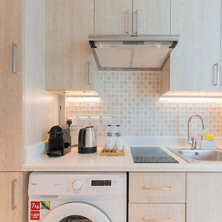 Studio With Pool And Private Beach Access On Palm Jumeirah ดูไบ ภายนอก รูปภาพ