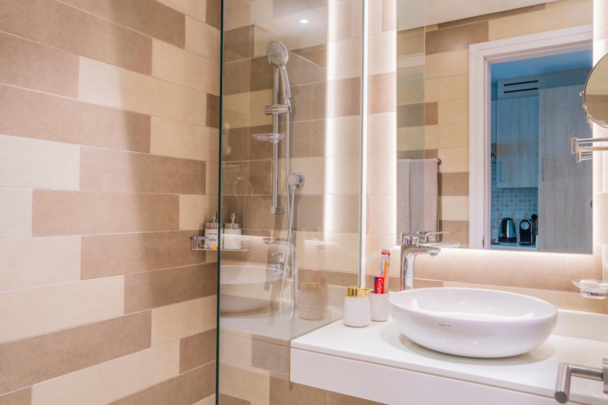 Studio With Pool And Private Beach Access On Palm Jumeirah ดูไบ ภายนอก รูปภาพ